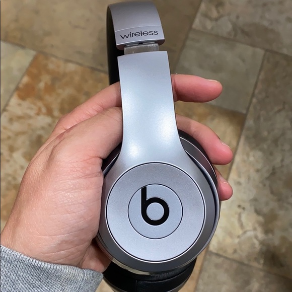 Beats solo 2 wireless headphones - Picture 4 of 6